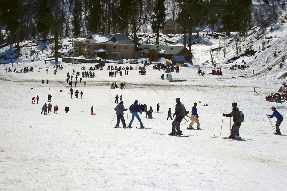 Skiing Manali